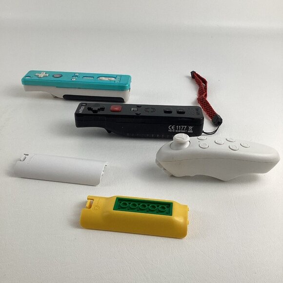 Wii Video Game Controllers Handheld Battery Covers Nintendo Face Plate Lot - Picture 3 of 6
